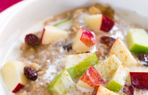 Oatmeal with apple raisins