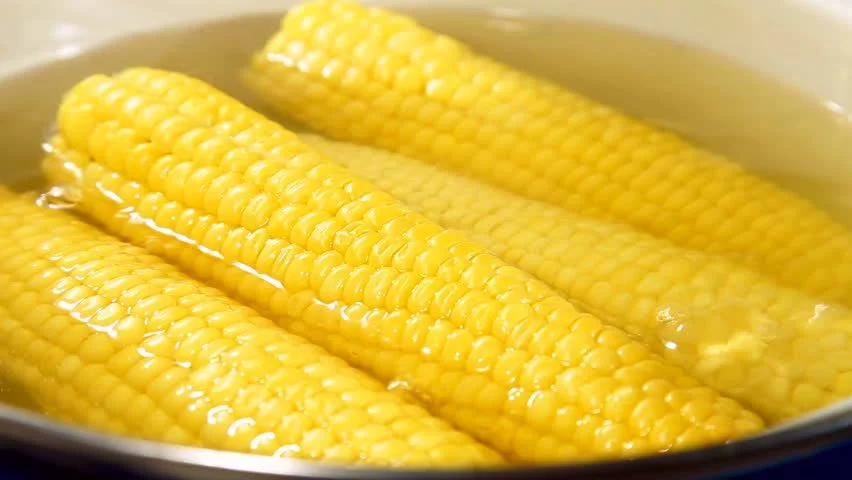 How to boil corn in a cob