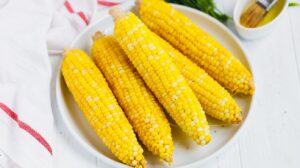 How do you prepare corn for boiling