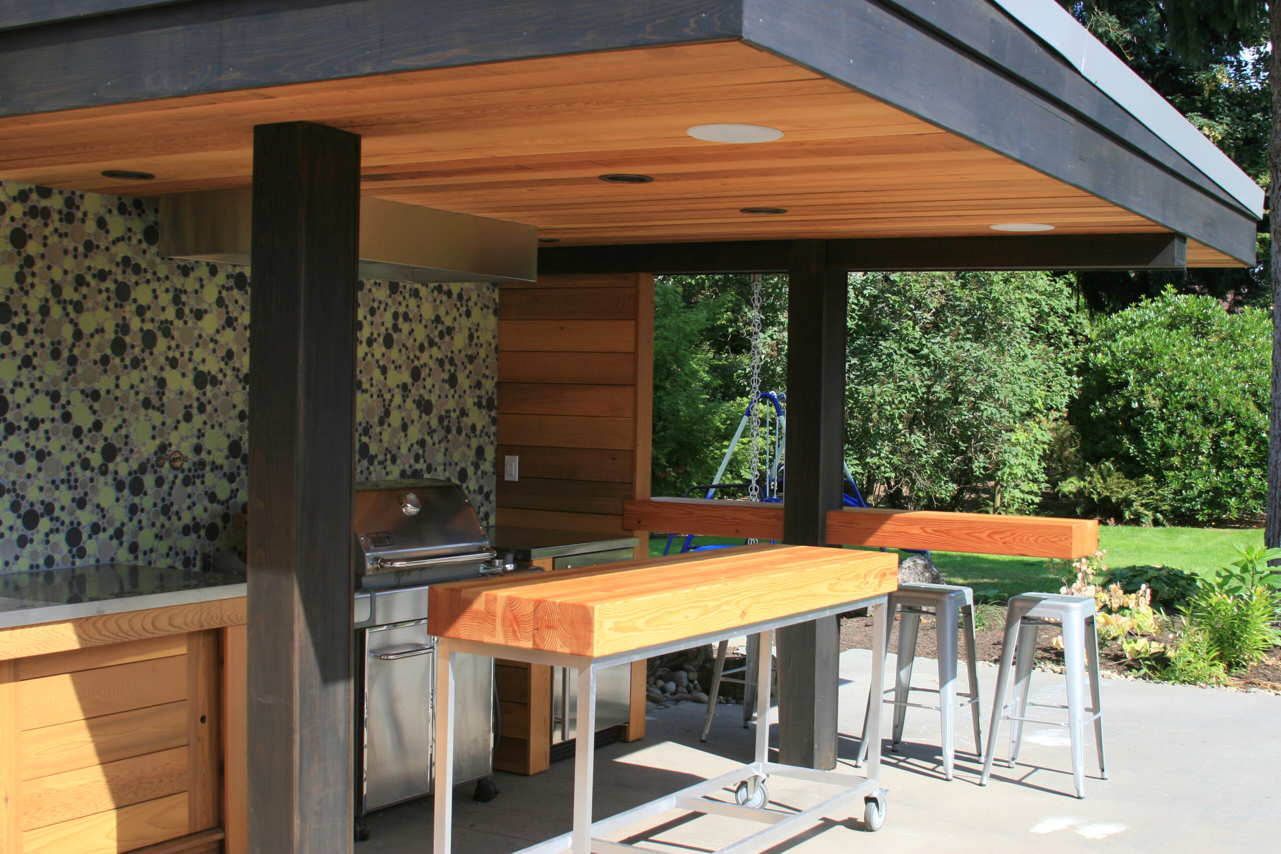 A Feast for the Senses: Creating a Beautiful and Functional Outdoor Kitchen