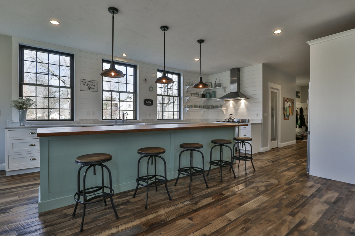 The Best Reclaimed-Wood Flooring for Industrial Style