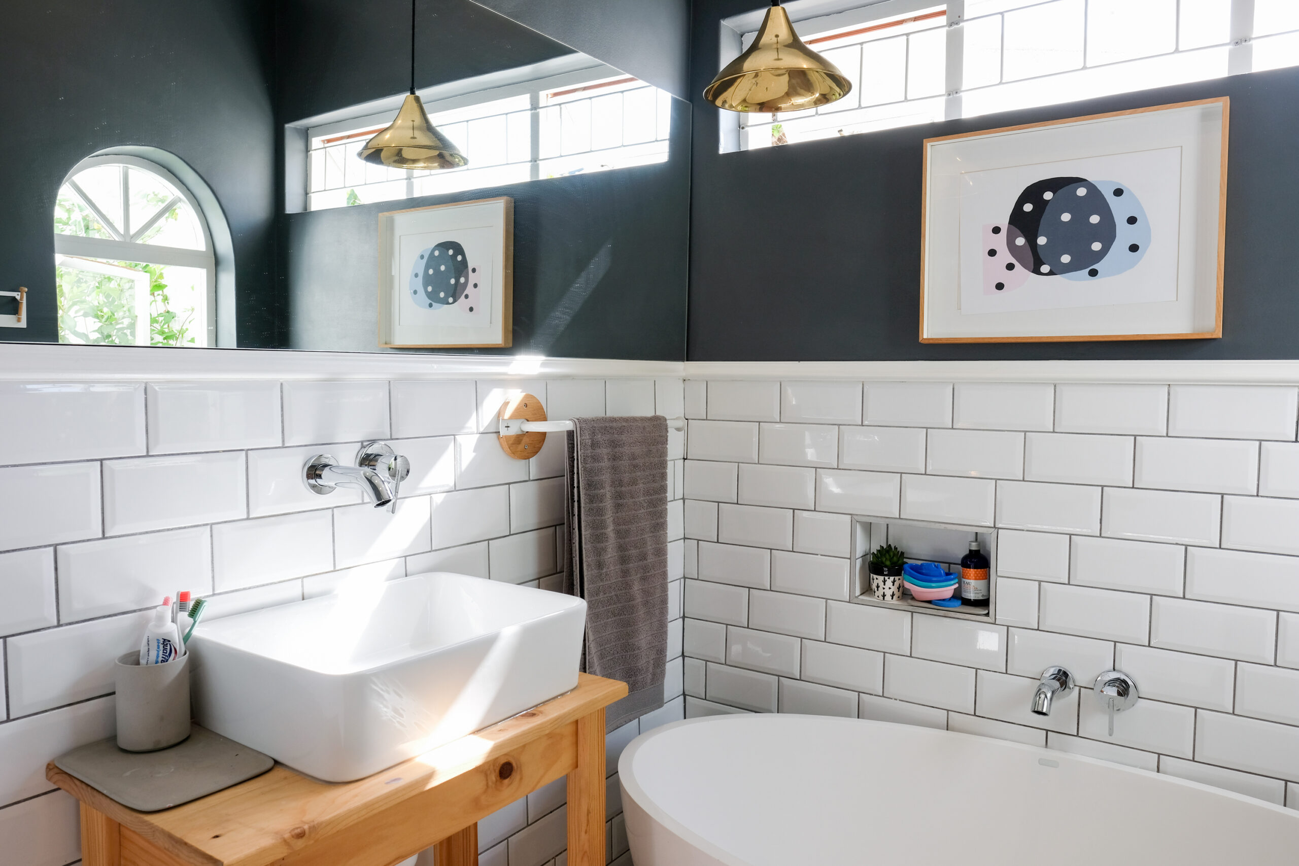 Small Bathroom Solutions: Maximizing Space and Functionality