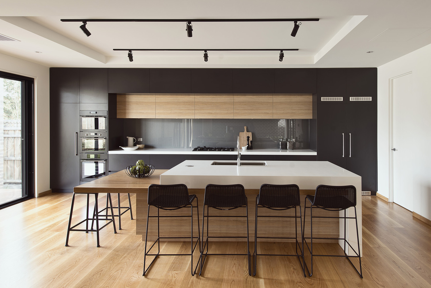 Sleek and Minimalist: Embracing the Modern Kitchen Design