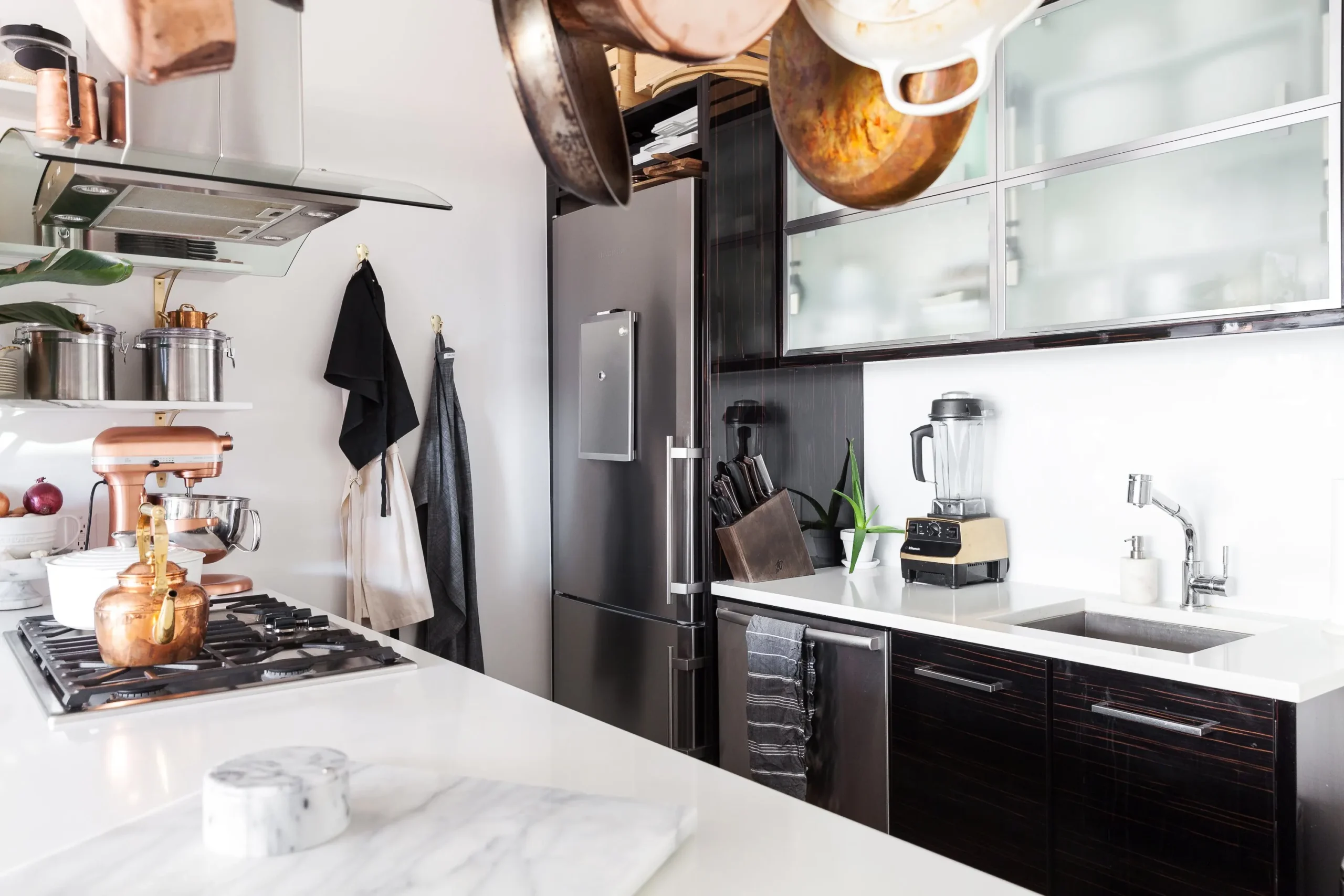 Industrial Elegance: Infusing Urban Style into Your Kitchen