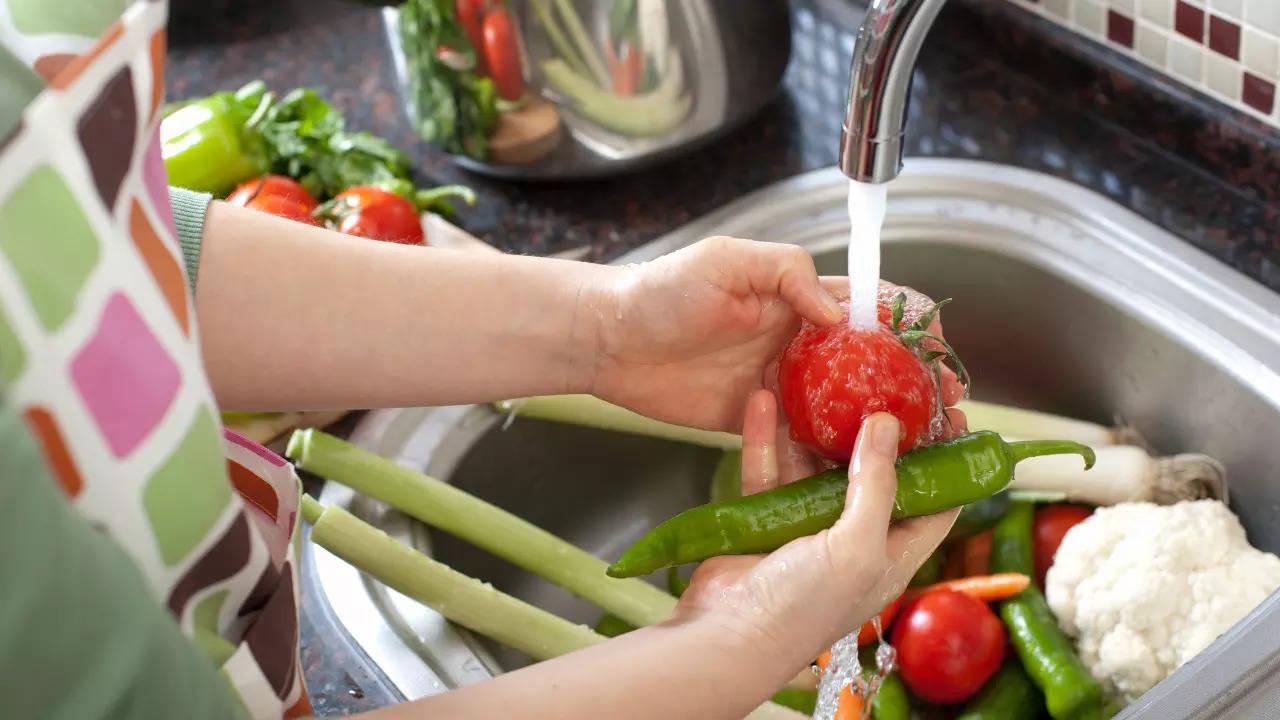 Kitchen Hacks: 6 smart ways to remove pesticides from vegetables and fruits